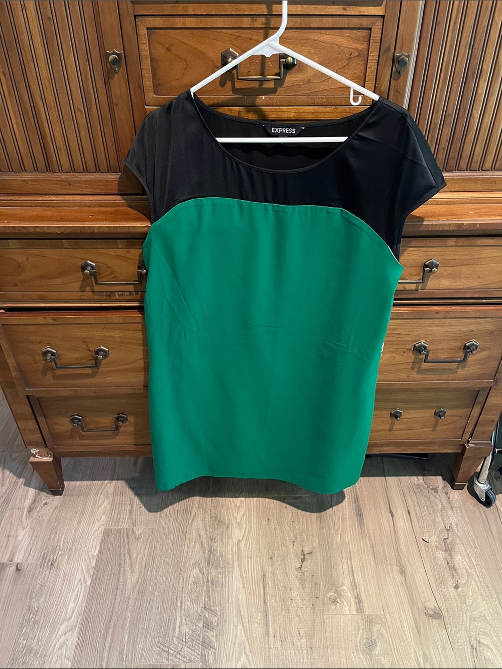 Express Black and Green Sheath Midi Dress with Cap Sleeves